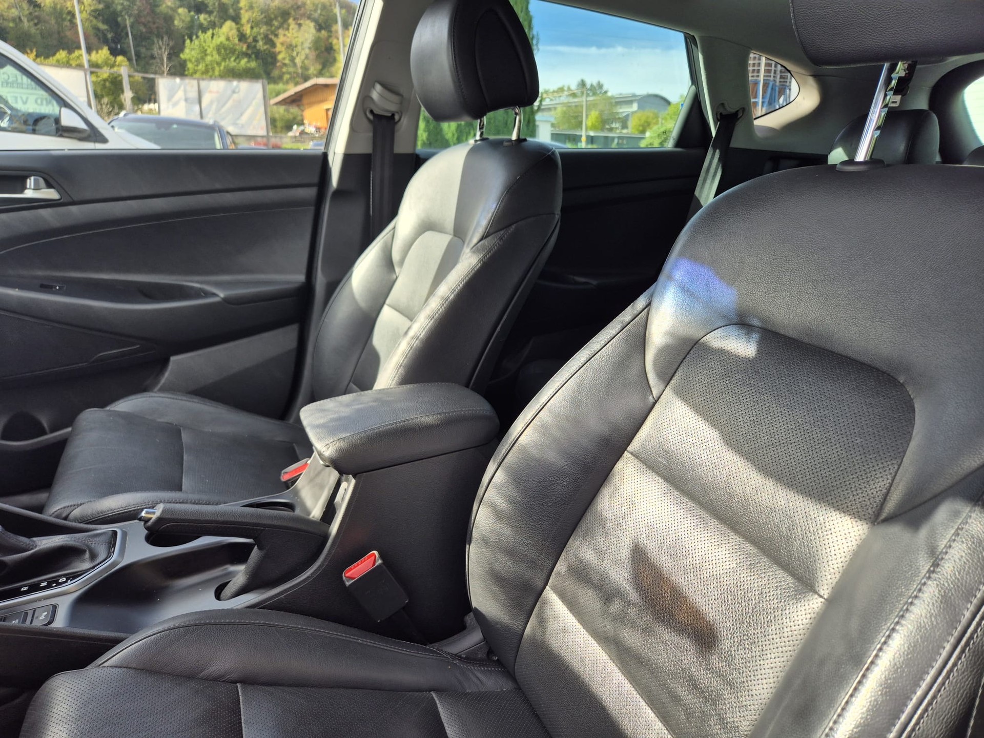 HYUNDAI Tucson 2.0 CRDI Launch Edition 4WD Automatic-image-6