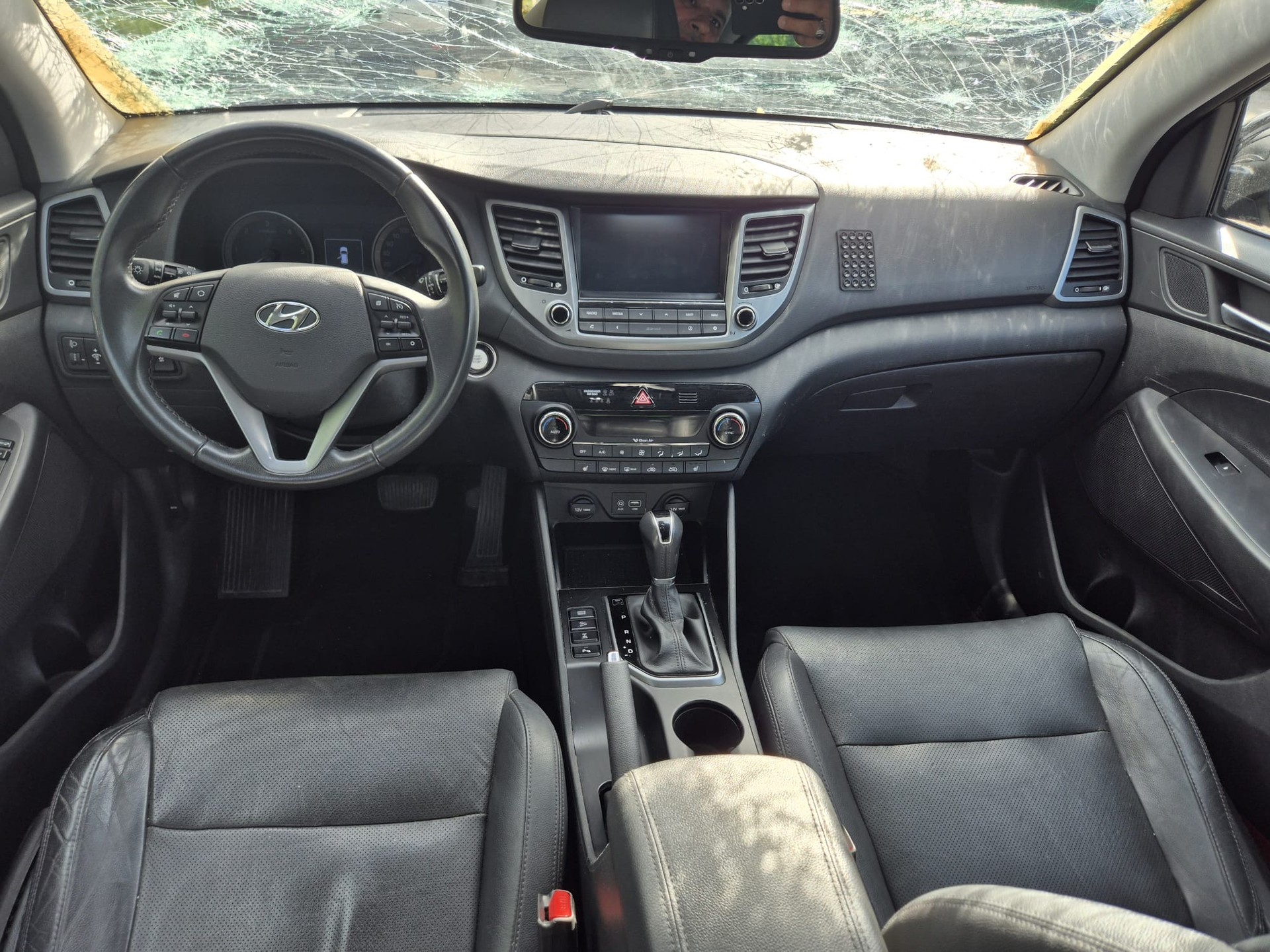 HYUNDAI Tucson 2.0 CRDI Launch Edition 4WD Automatic-image-7