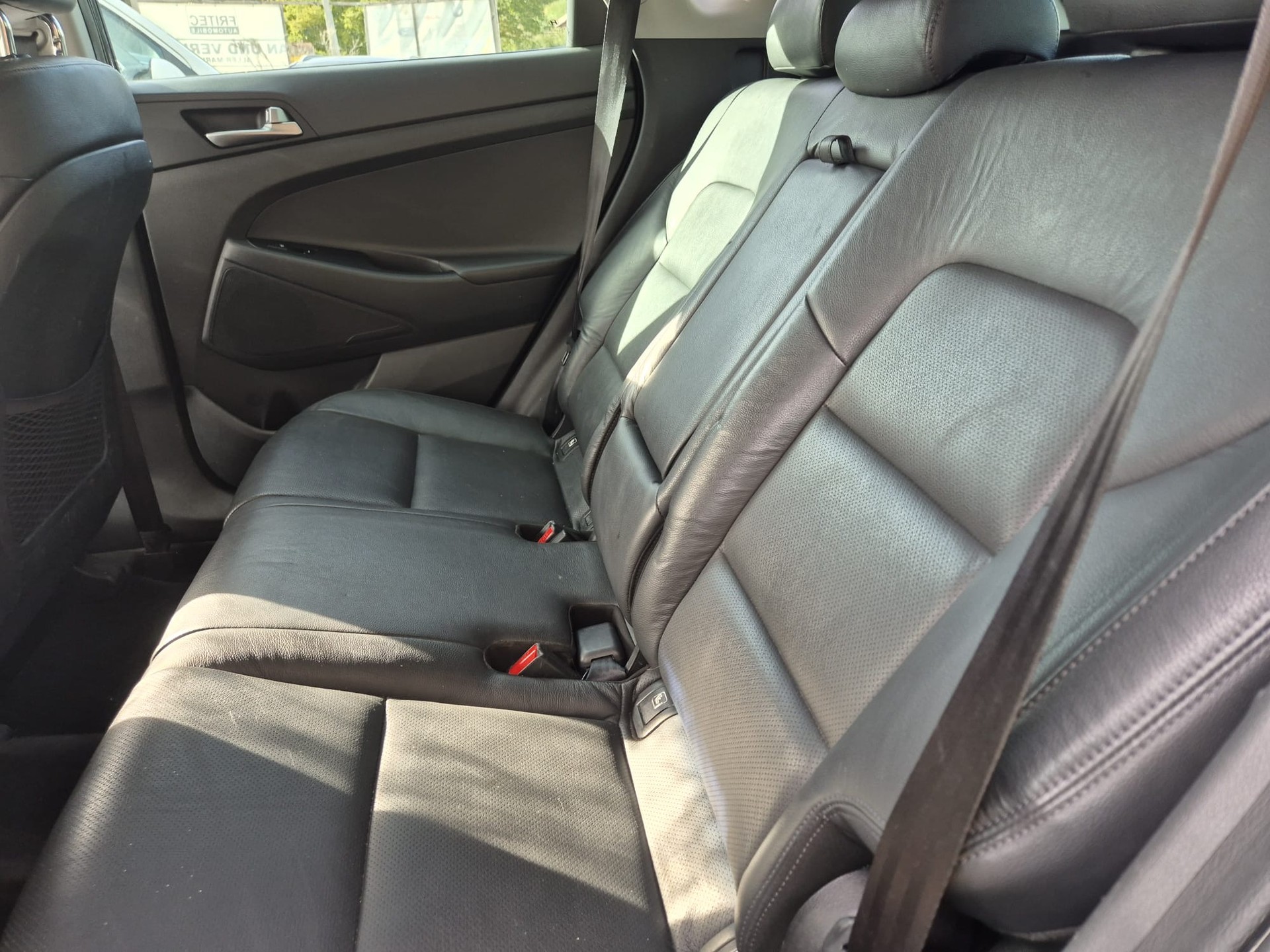 HYUNDAI Tucson 2.0 CRDI Launch Edition 4WD Automatic-image-5
