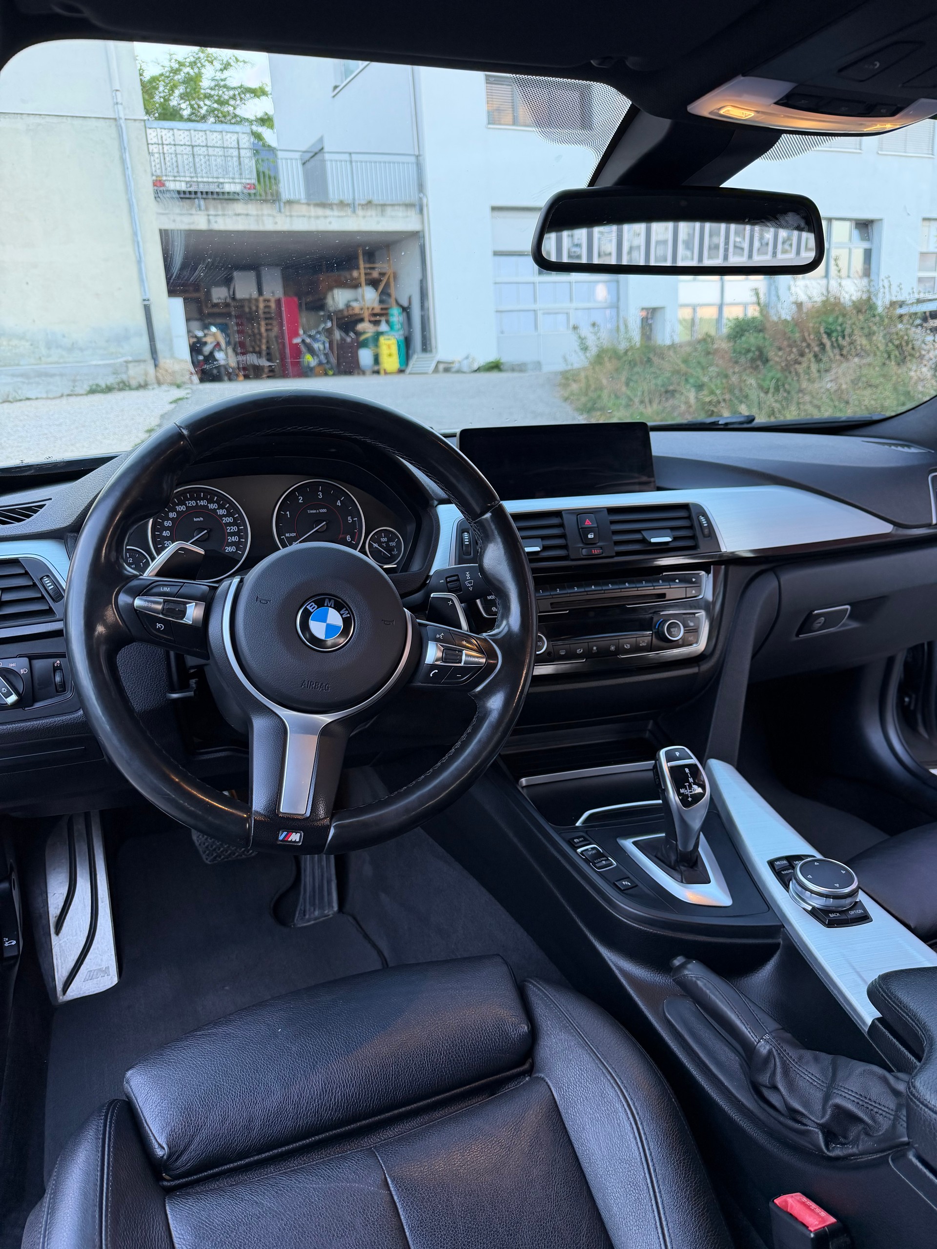 BMW 320d xDrive-image-5