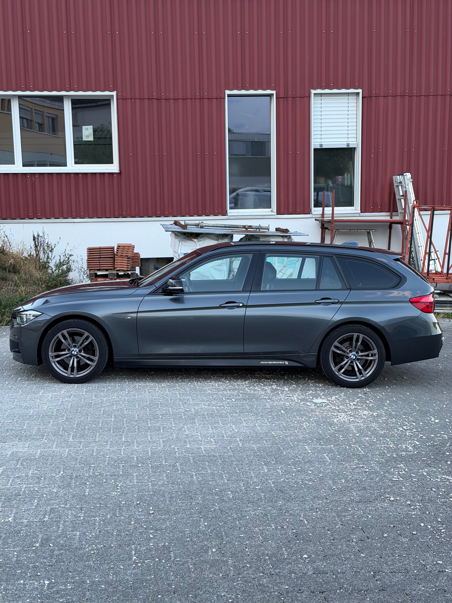 BMW 320d xDrive-image-2