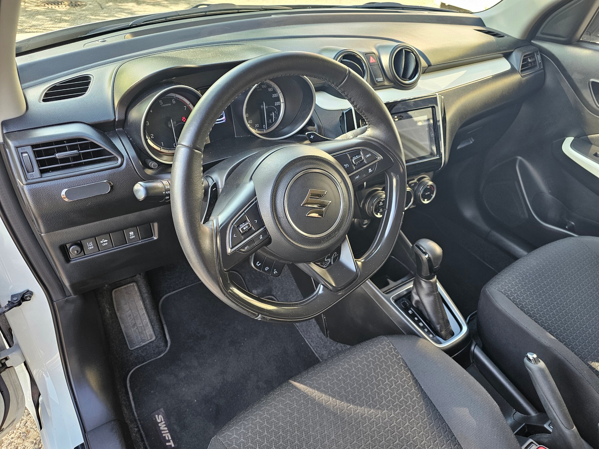 SUZUKI Swift 1.0 12V Sergio Cellano Top Automatic-image-11