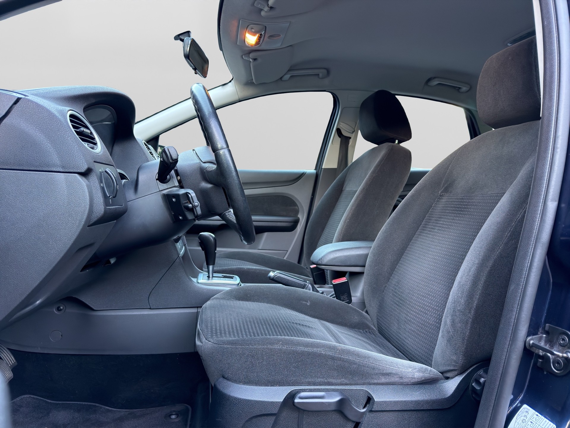 FORD Focus 2.0i Carving Automatic *1. Hand*-image-9