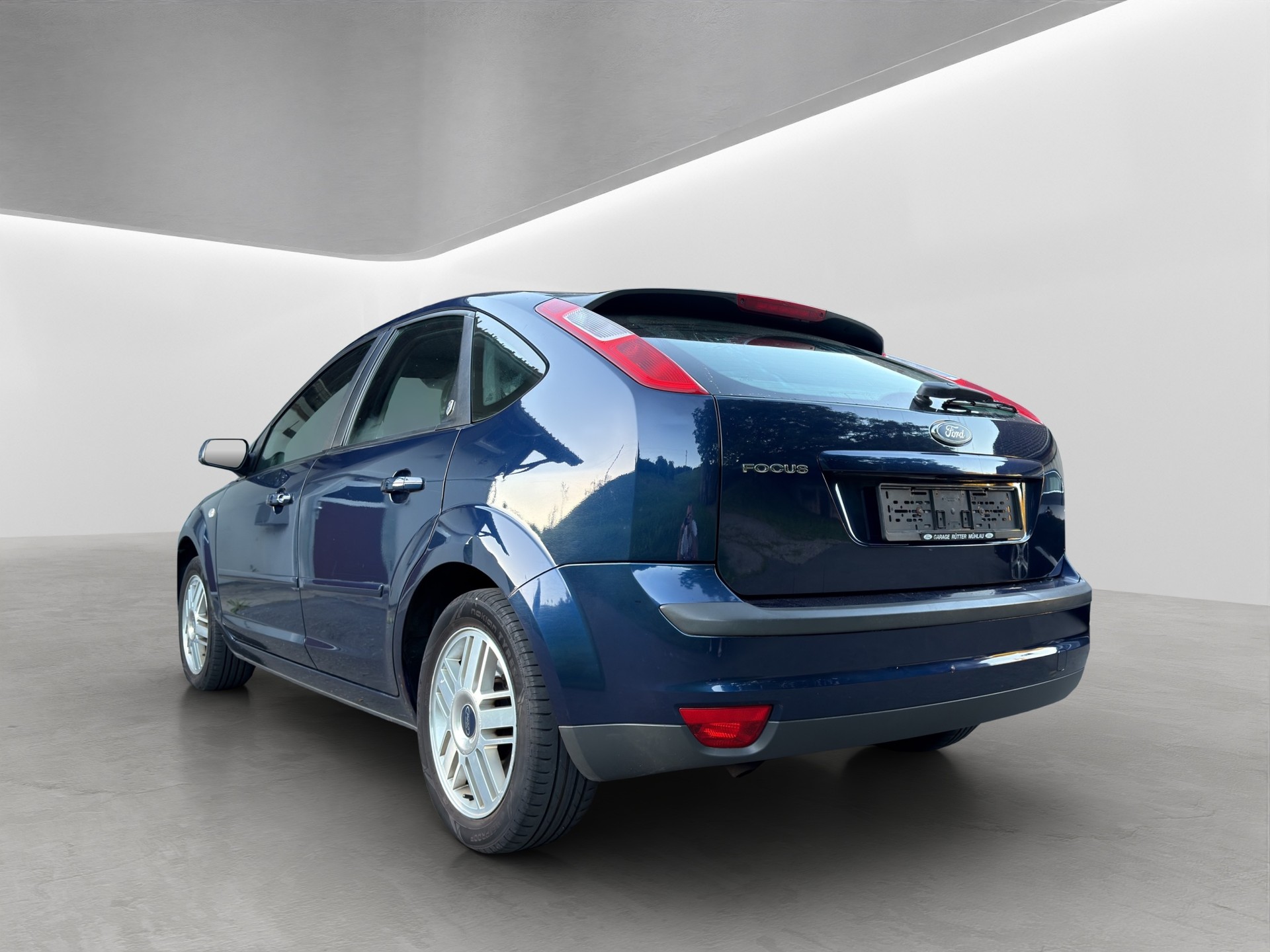 FORD Focus 2.0i Carving Automatic *1. Hand*-image-2