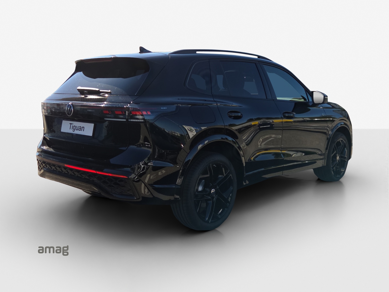 VW Tiguan 2.0 TSI DSG R-Line 4Motion-image-4