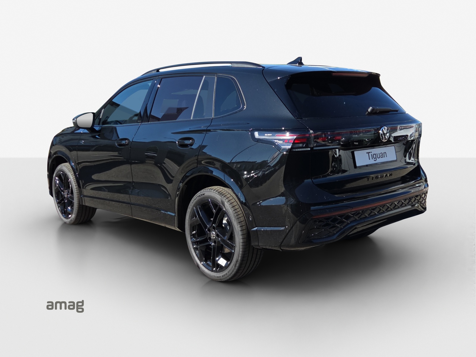 VW Tiguan 2.0 TSI DSG R-Line 4Motion-image-2