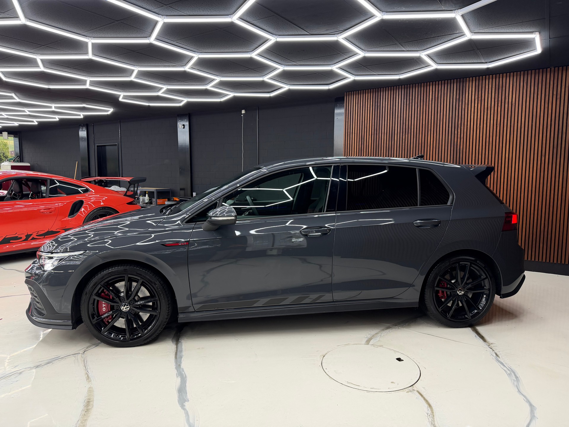 VW VW Golf GTI Clubsport-image-4