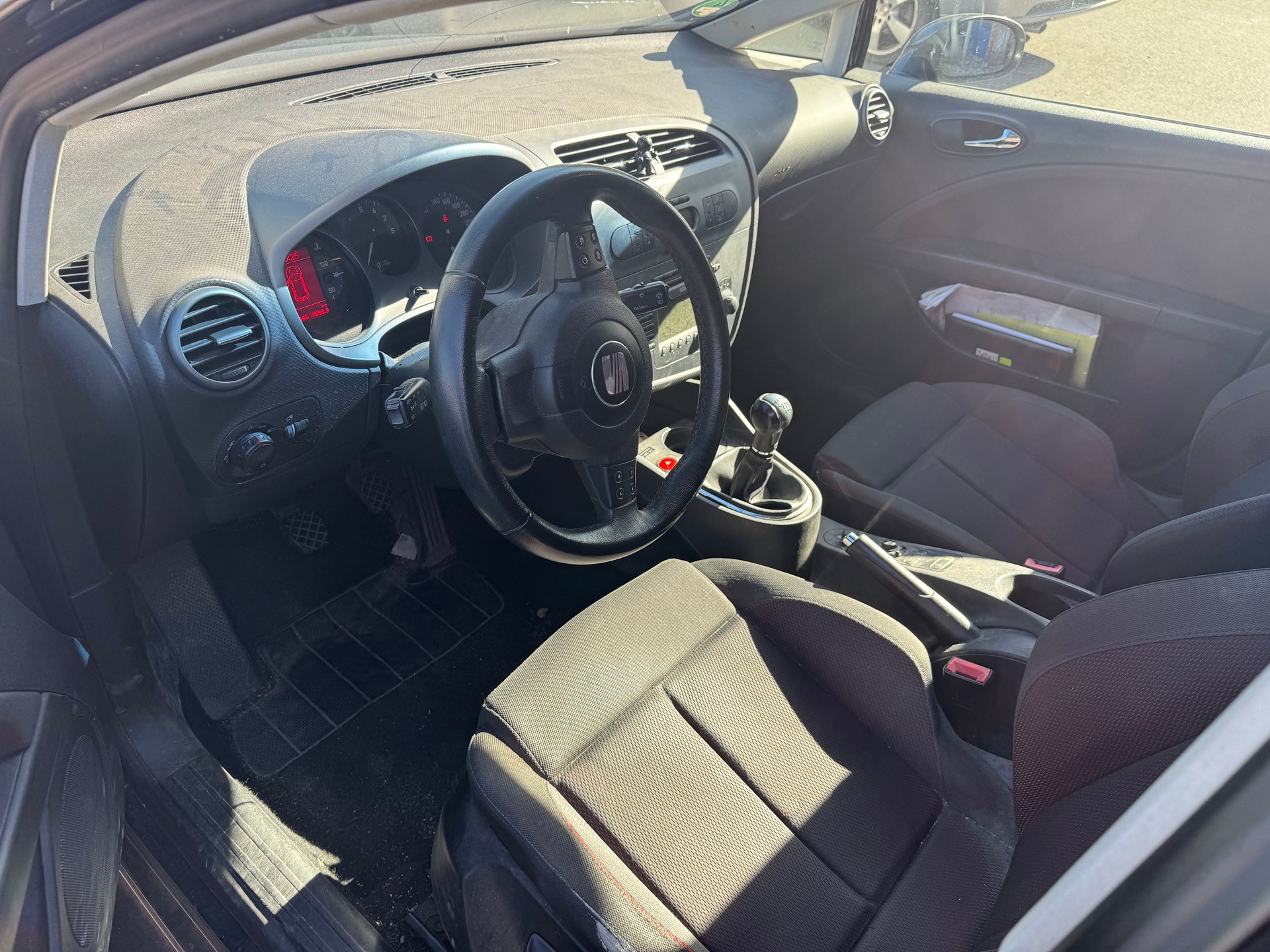 SEAT Leon 2.0 FSI T Stylance-image-6