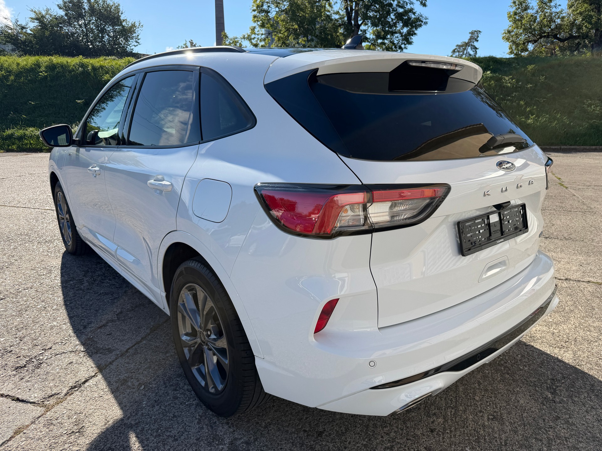 FORD Kuga 2.5 PHEV ST-Line X 2WD-image-2
