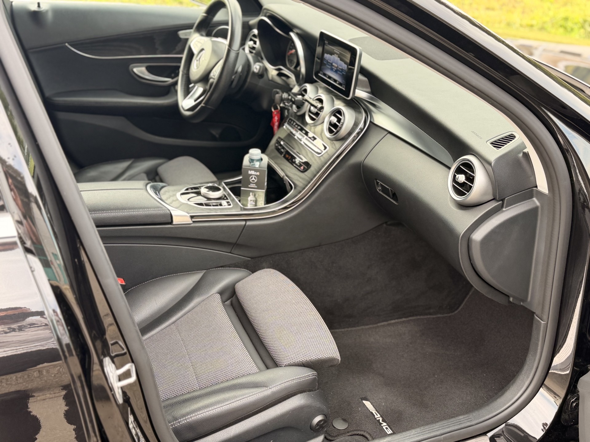 MERCEDES-BENZ C 220 d Swiss Star Exclusive 4Matic 9G-Tronic-image-9