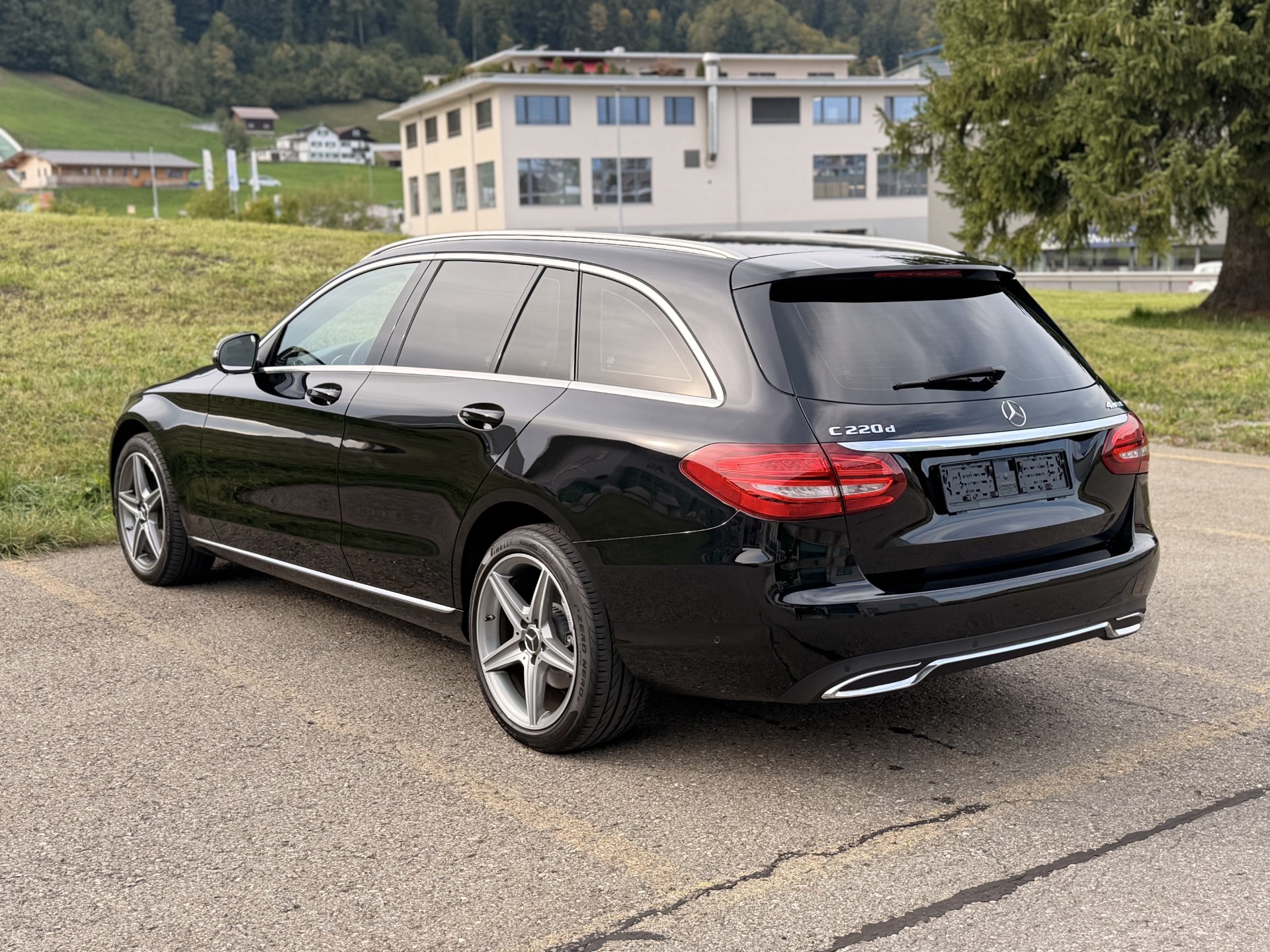 MERCEDES-BENZ C 220 d Swiss Star Exclusive 4Matic 9G-Tronic-image-6