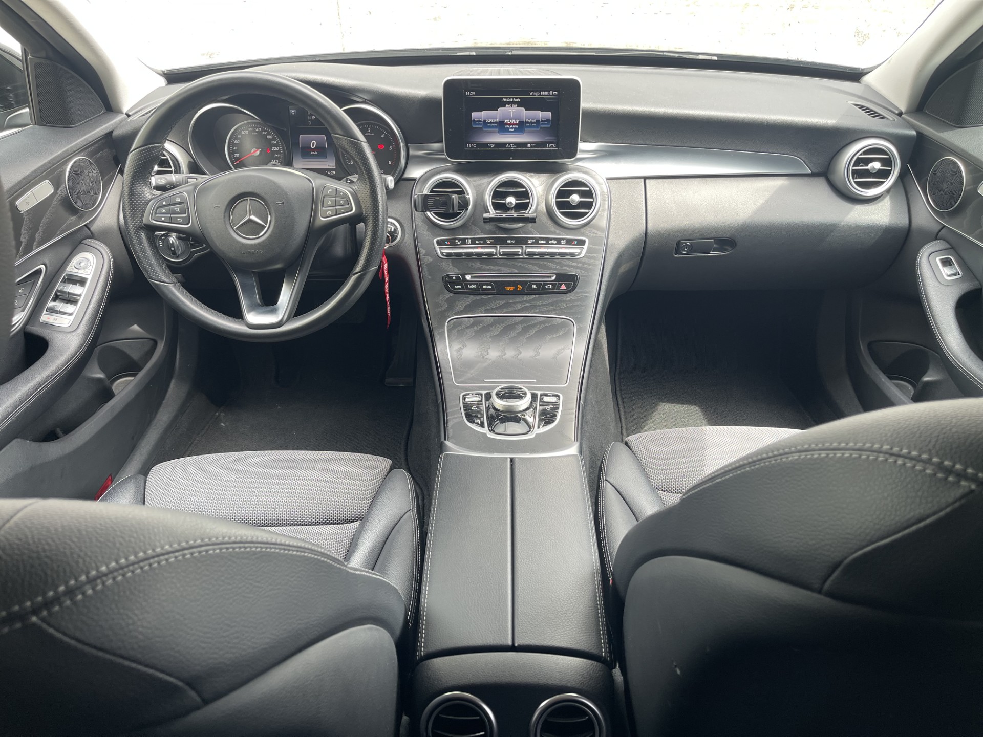 MERCEDES-BENZ C 220 d Swiss Star Exclusive 4Matic 9G-Tronic-image-11