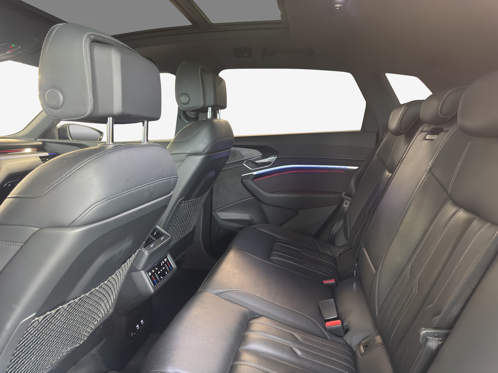 AUDI e-tron 55 S Line quattro-image-12