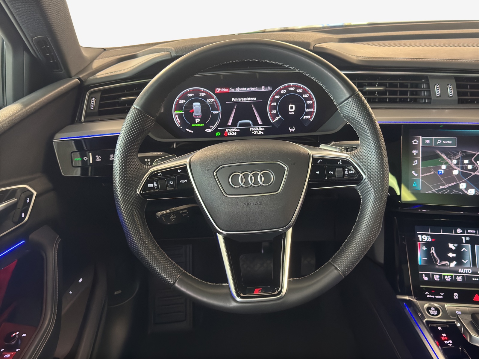 AUDI e-tron 55 S Line quattro-image-10