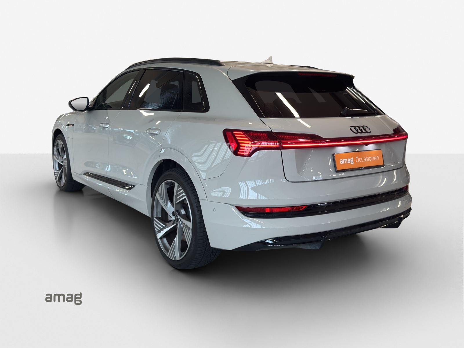 AUDI e-tron 55 S Line quattro-image-3