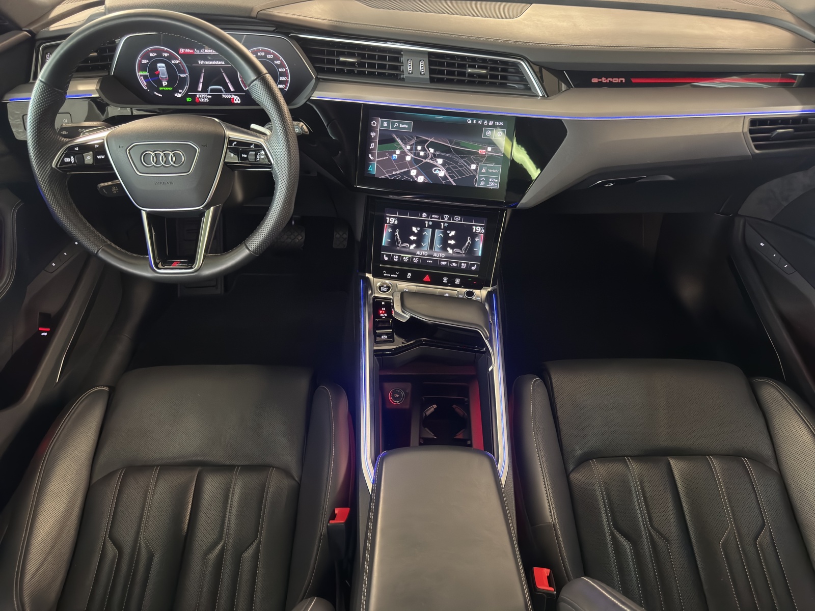 AUDI e-tron 55 S Line quattro-image-9