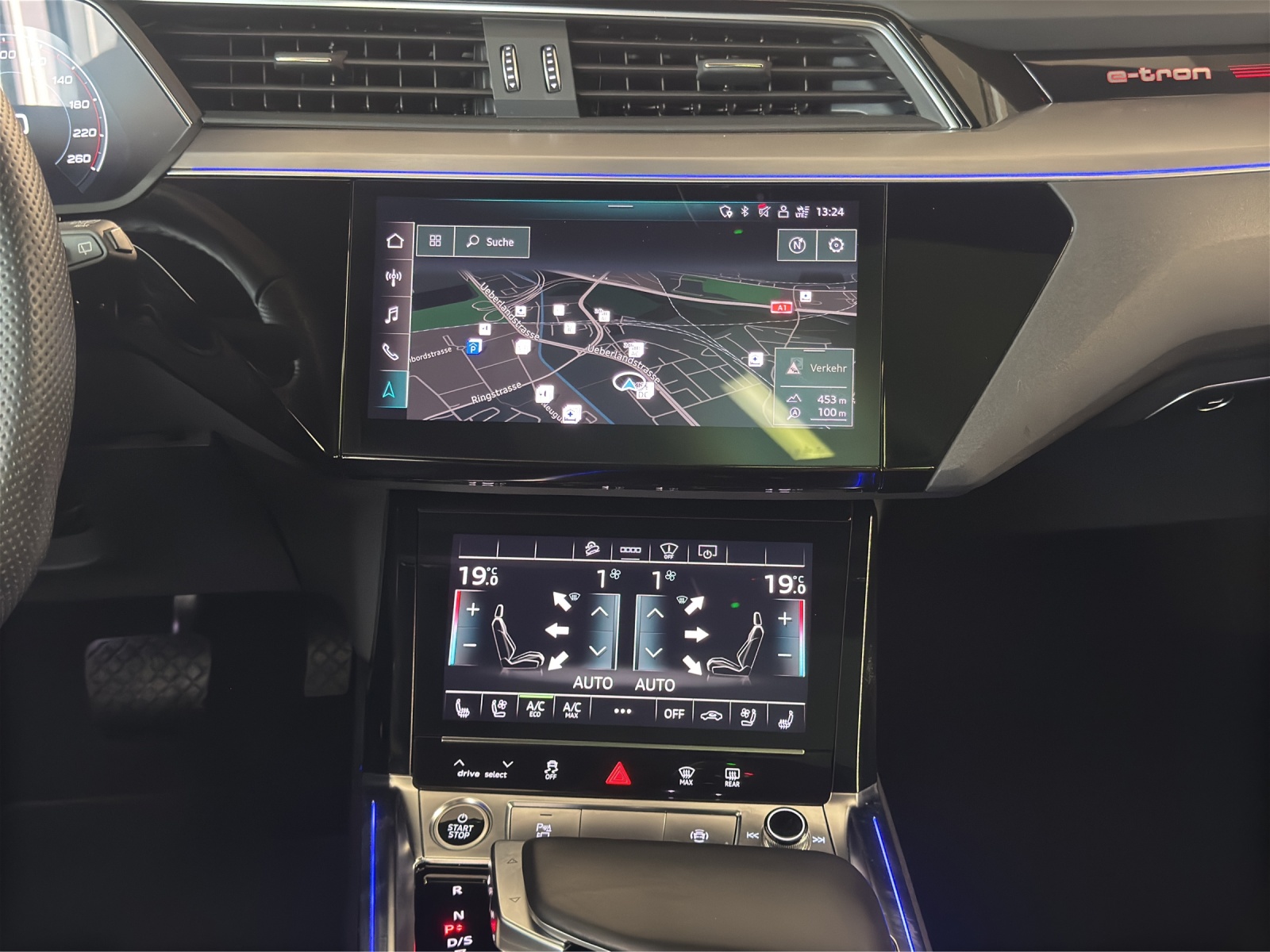 AUDI e-tron 55 S Line quattro-image-11