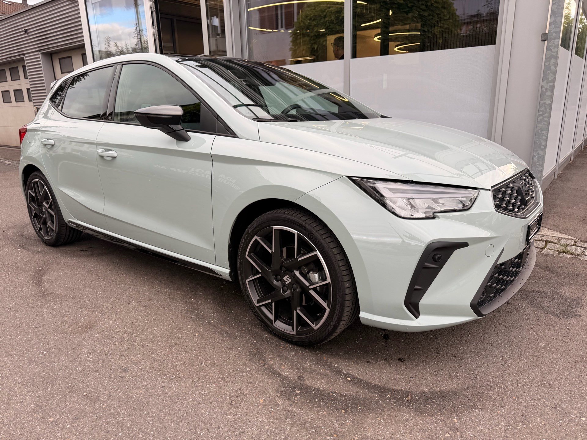 SEAT Ibiza 1.5 TSI 150 PS FR BACK EDITION *** UNIKAT IN ONIRIC LAKE GRAU ***-image-2
