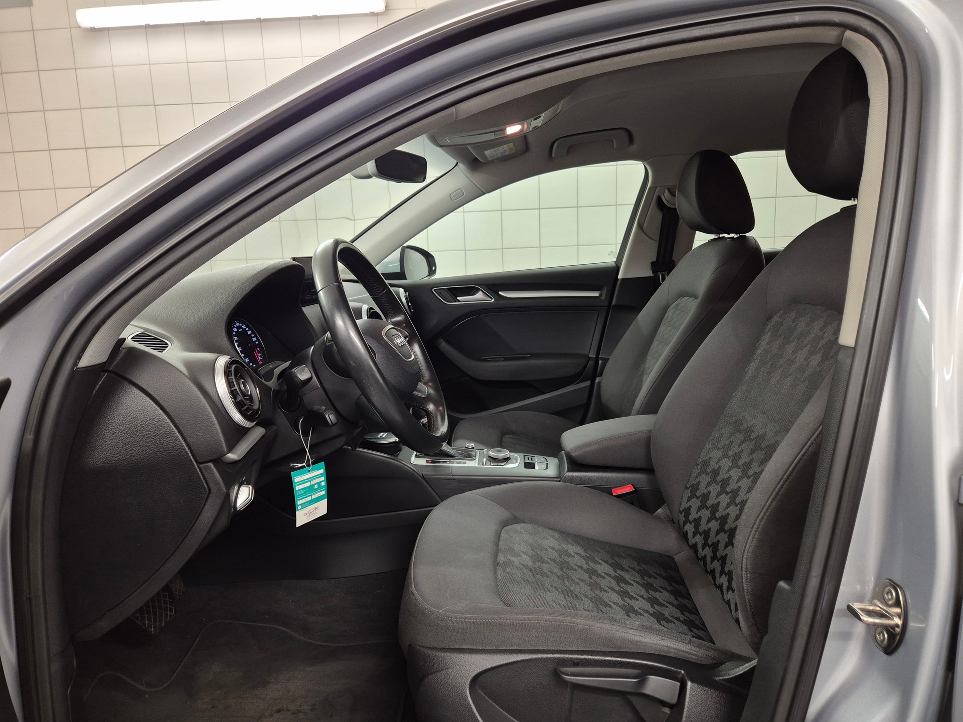 AUDI 1.4 T FSI ultra Attract. S-Tr-image-3