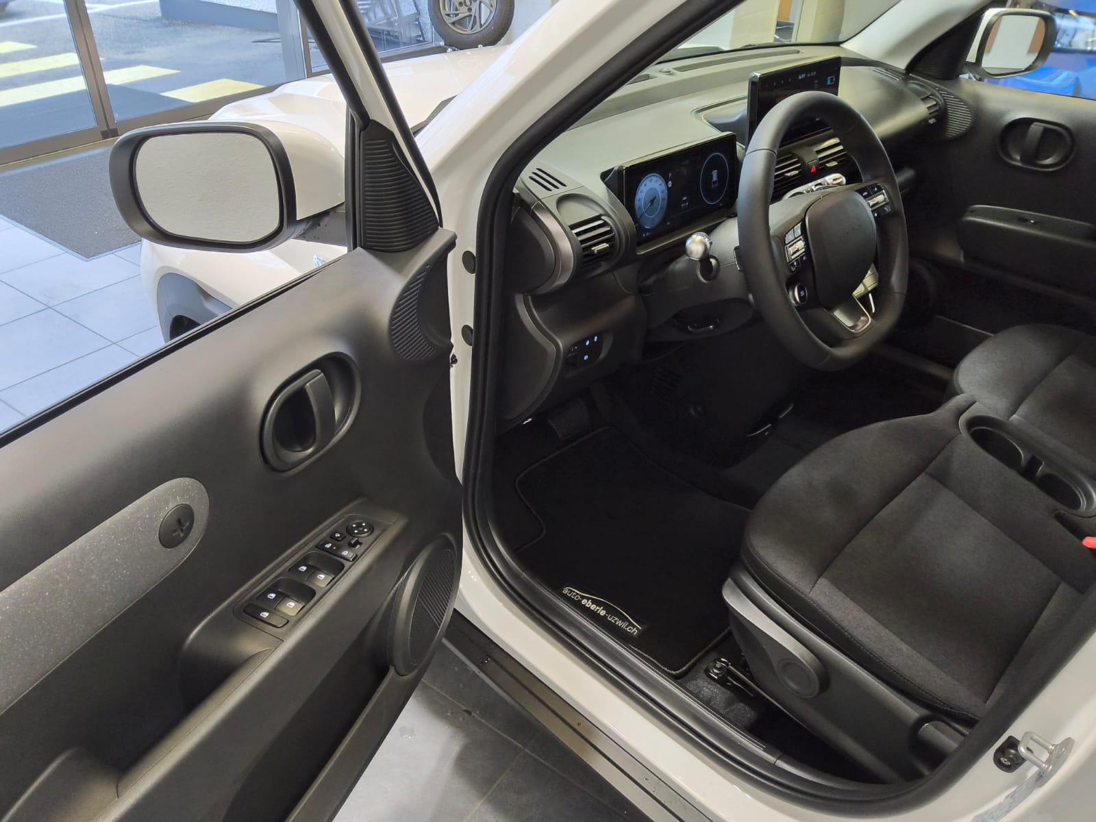 HYUNDAI Inster 42 kWh Electric Origo-image-13