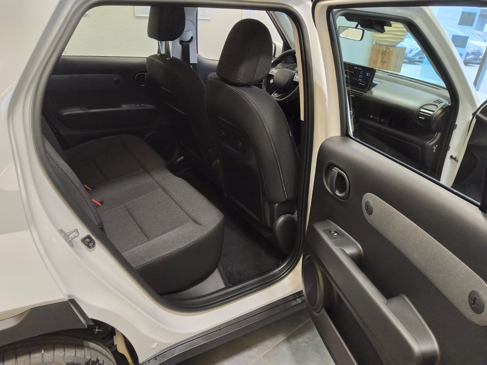 HYUNDAI Inster 42 kWh Electric Origo-image-6
