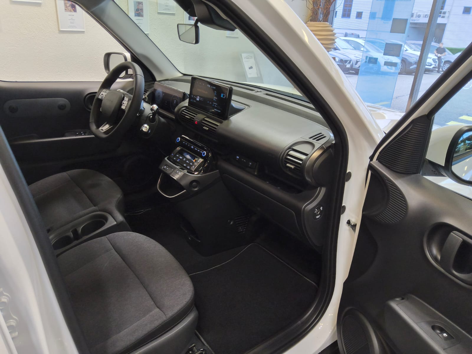 HYUNDAI Inster 42 kWh Electric Origo-image-8