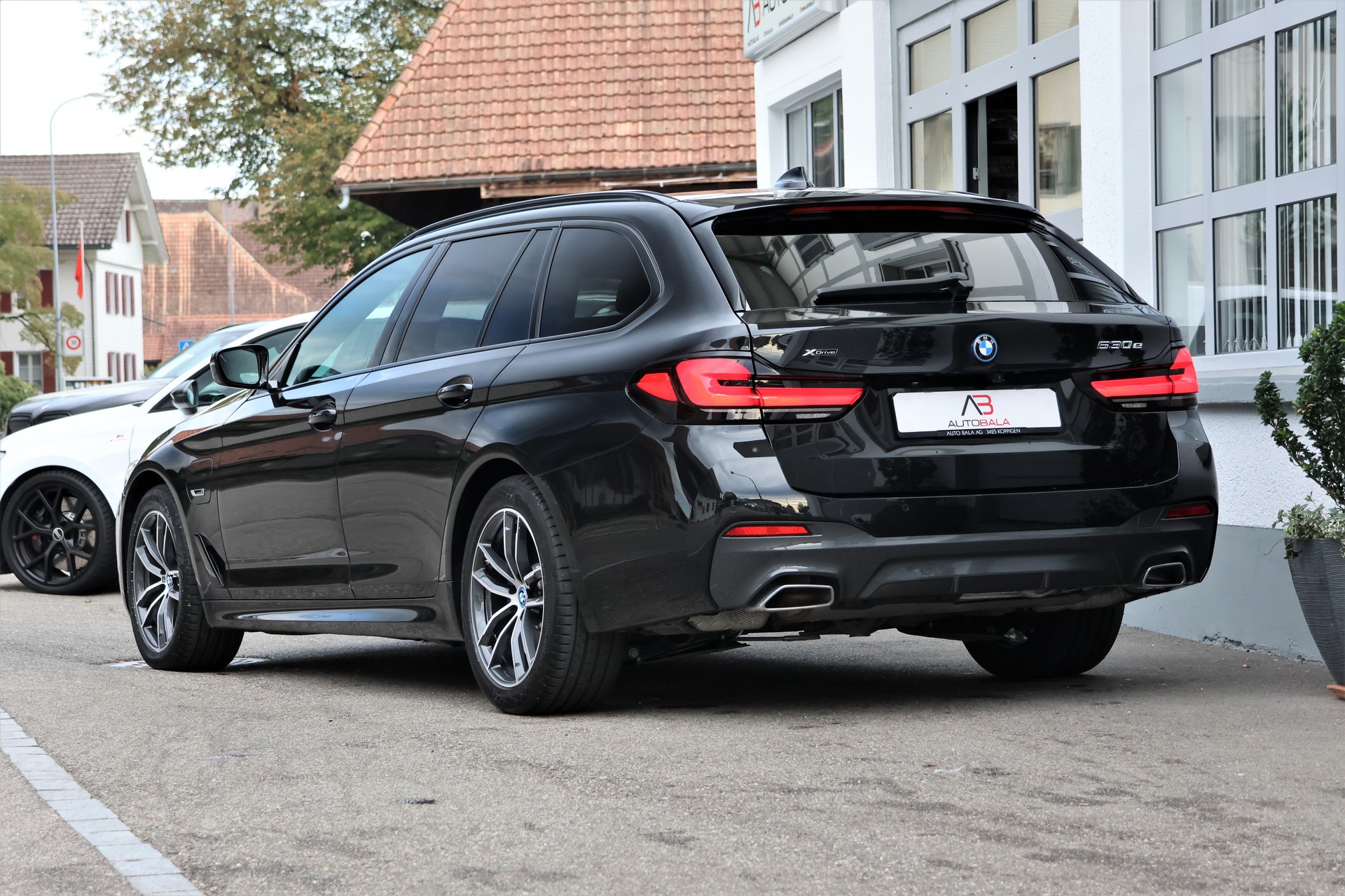BMW 530e xDrive Touring Pure M Sport Steptronic (CH) + 2.0T AHK-showroom-element-2
