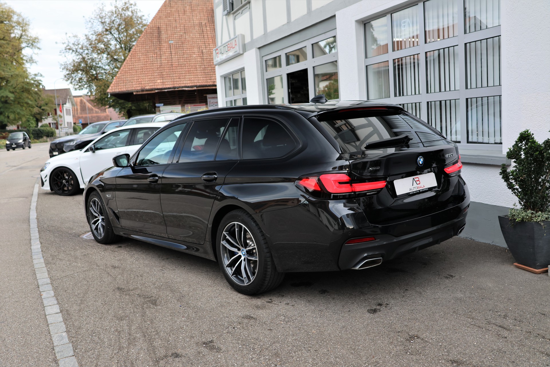 BMW 530e xDrive Touring Pure M Sport Steptronic (CH) + 2.0T AHK-image-7