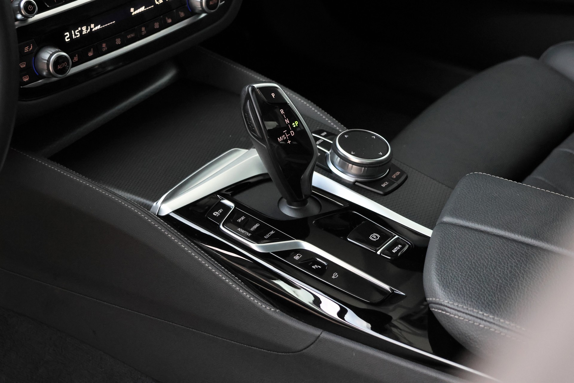 BMW 530e xDrive Touring Pure M Sport Steptronic (CH) + 2.0T AHK-image-11