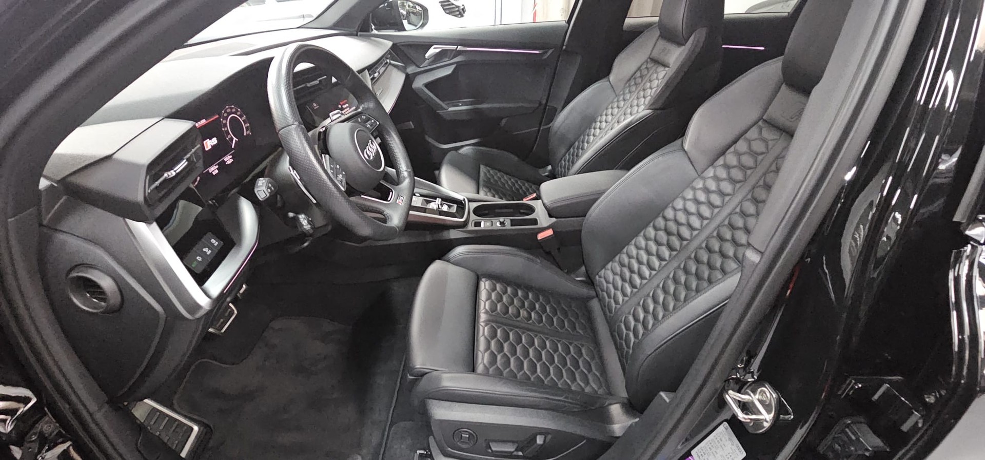 AUDI RS3 Sportback 2.5 TSI quattro S-tronic-image-13