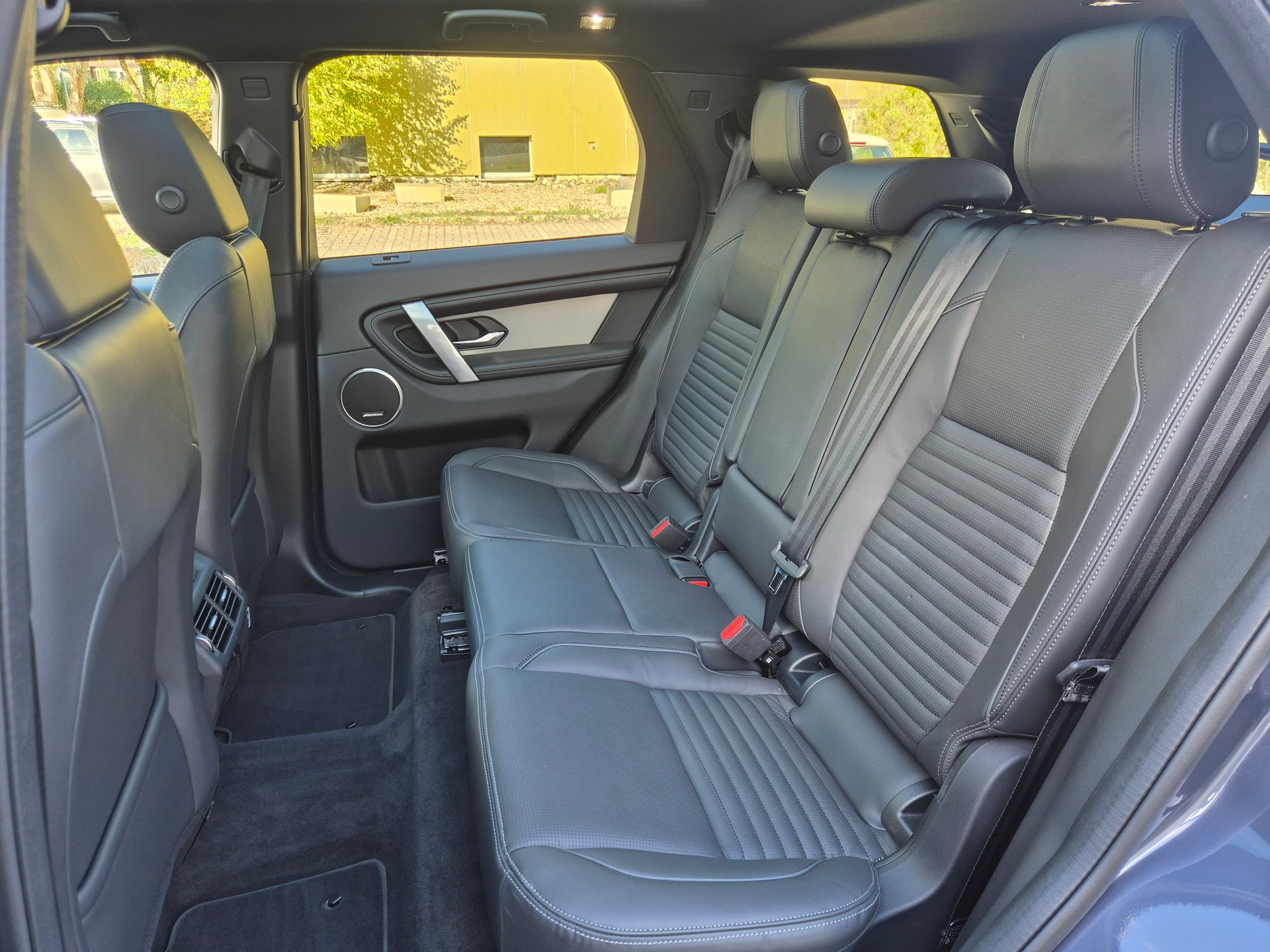 LAND ROVER Discovery Sport D200 2.0D TD4 MHEV Dynamic HSE AT9-image-17