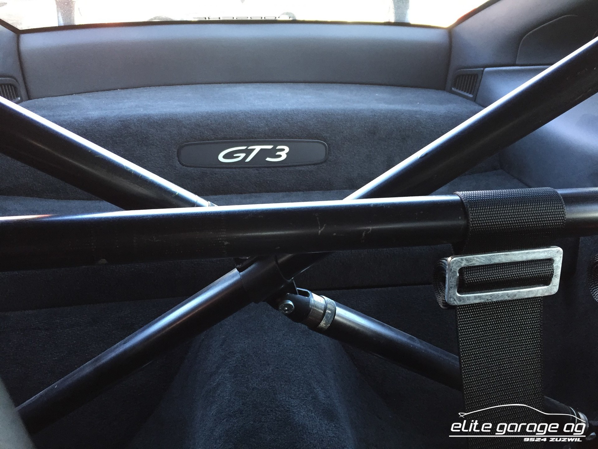 PORSCHE 911 GT3-image-12