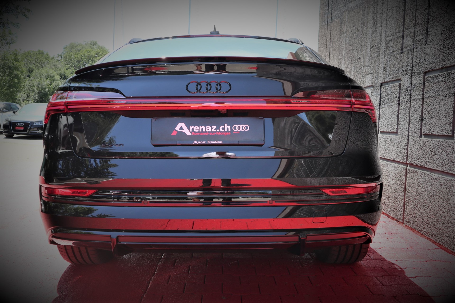AUDI e-tron 55 Sportback S Line Black Edition quattro-image-4