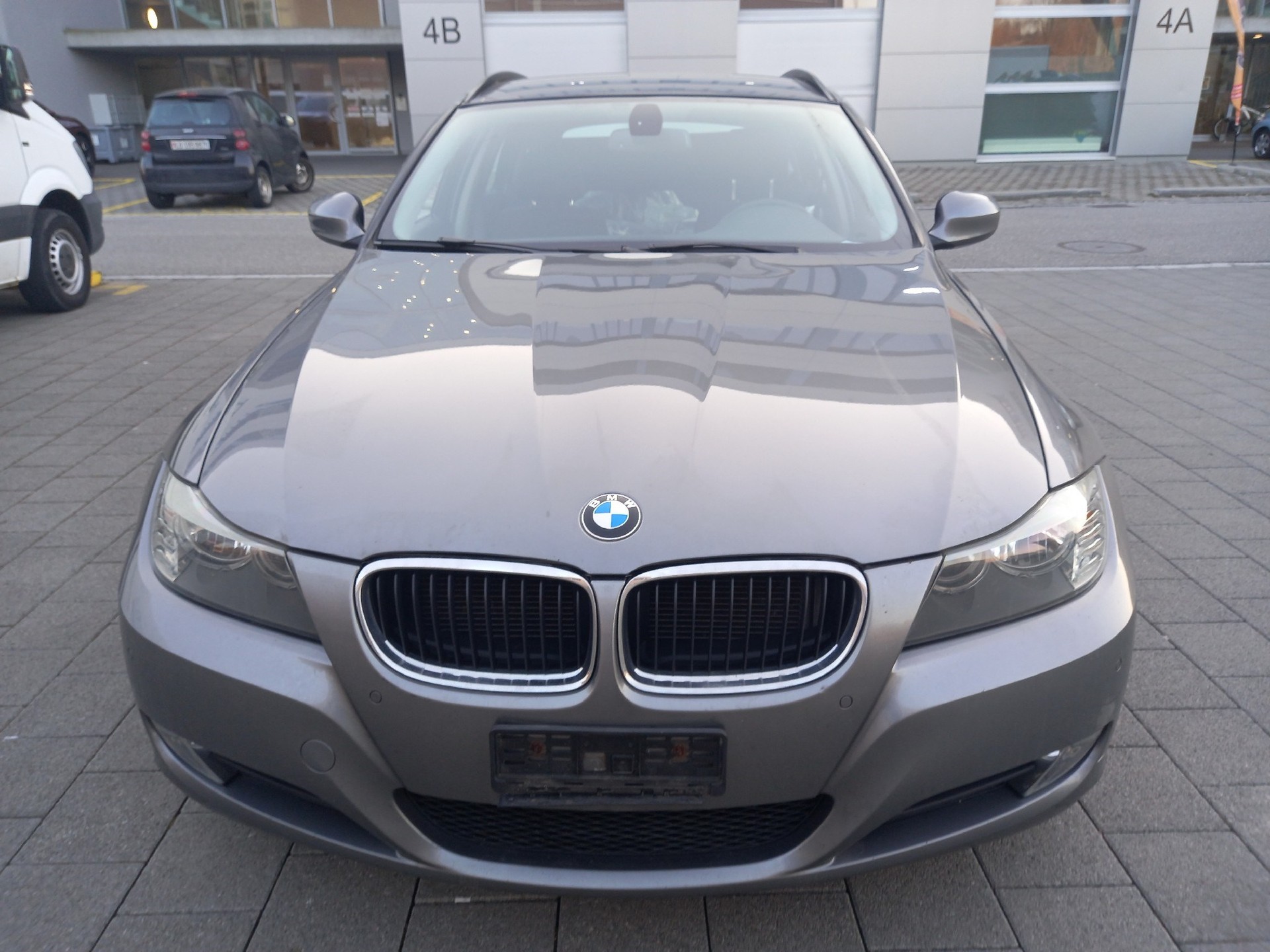 BMW 318i Touring-image-2