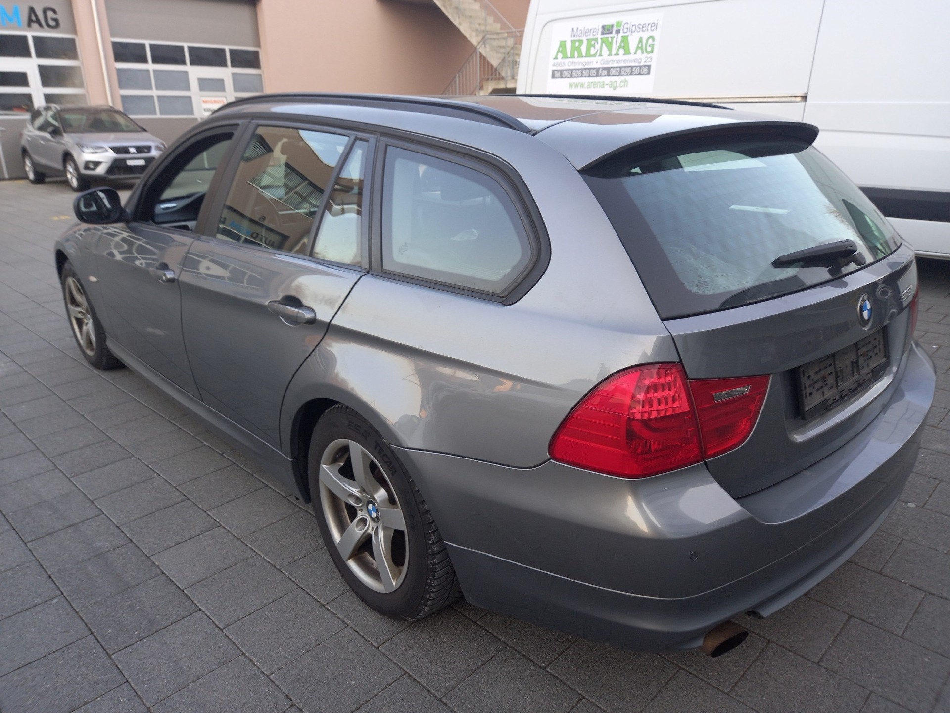 BMW 318i Touring-image-5