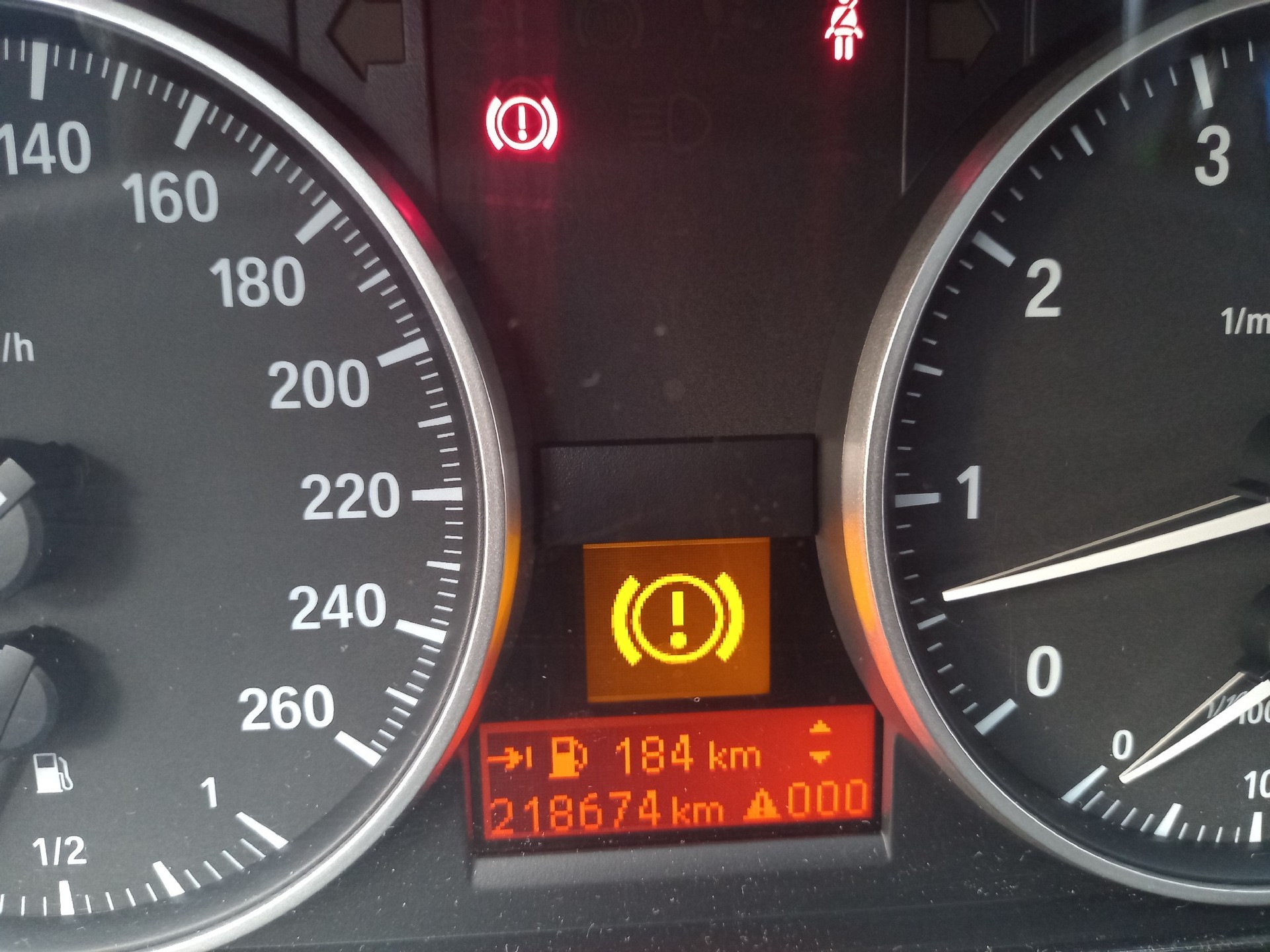 BMW 318i Touring-image-12