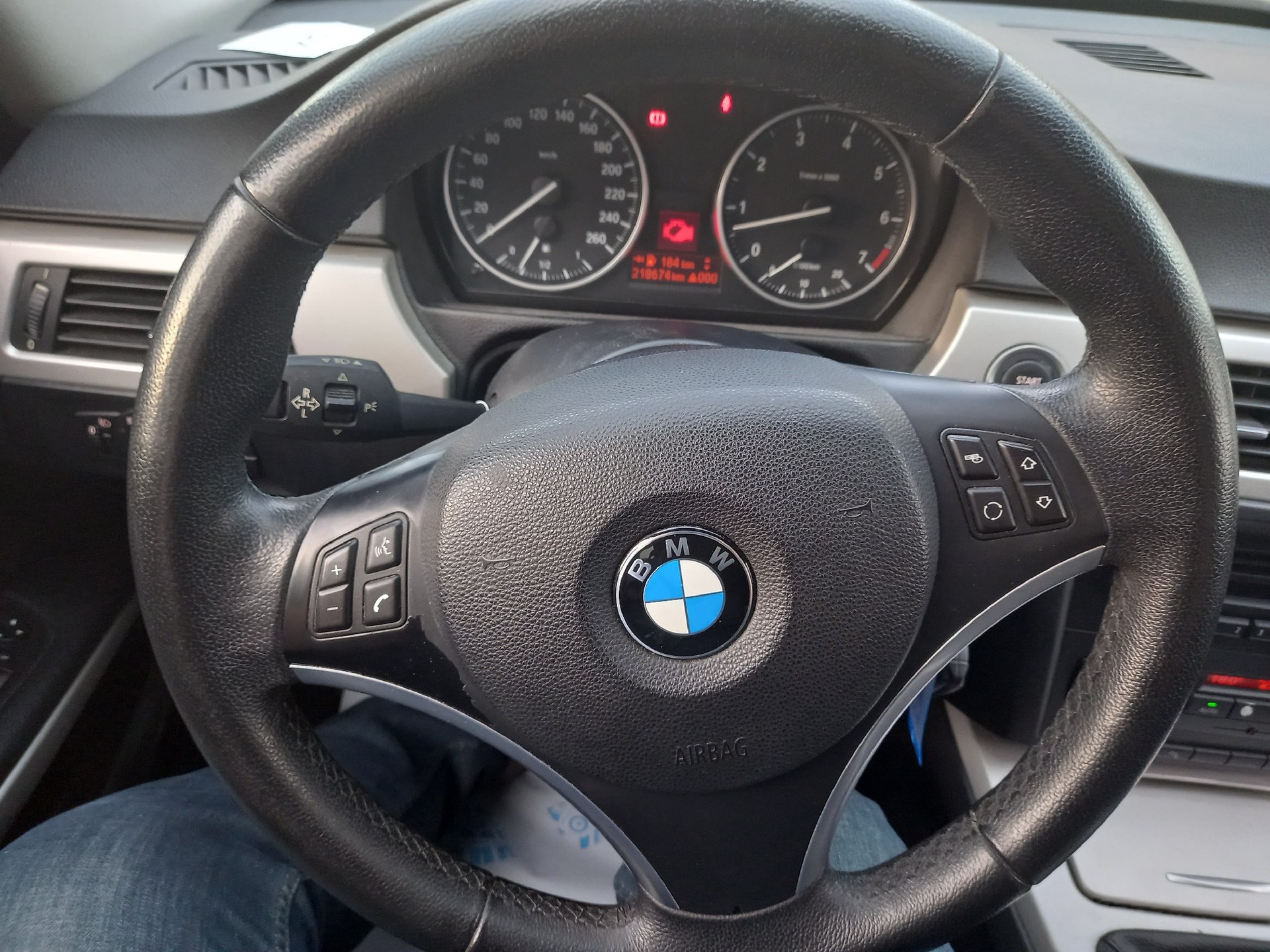BMW 318i Touring-image-11
