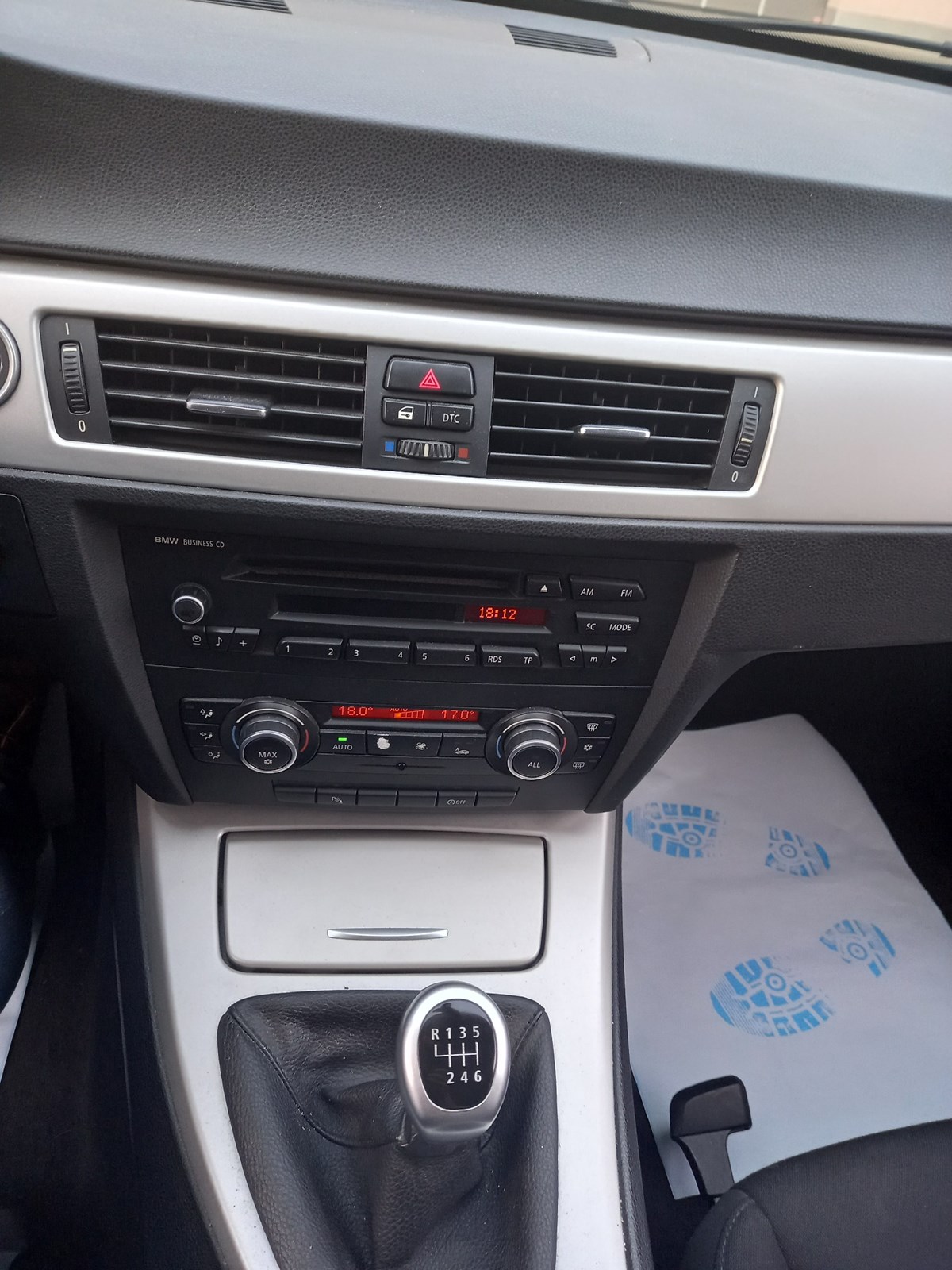 BMW 318i Touring-image-10