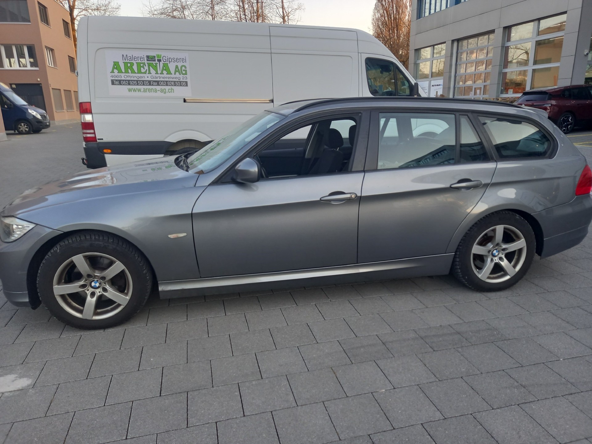 BMW 318i Touring-image-3