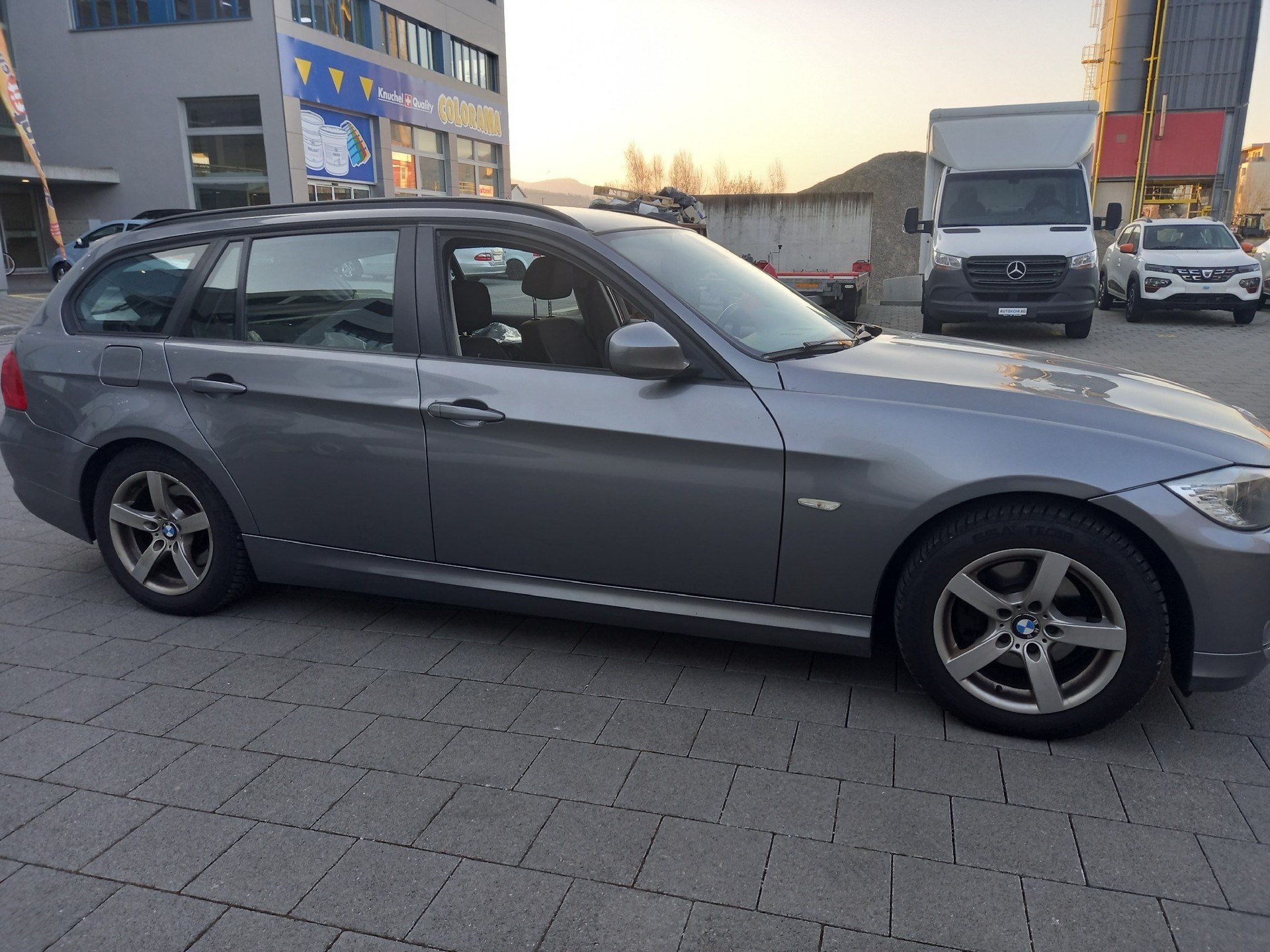 BMW 318i Touring-image-4