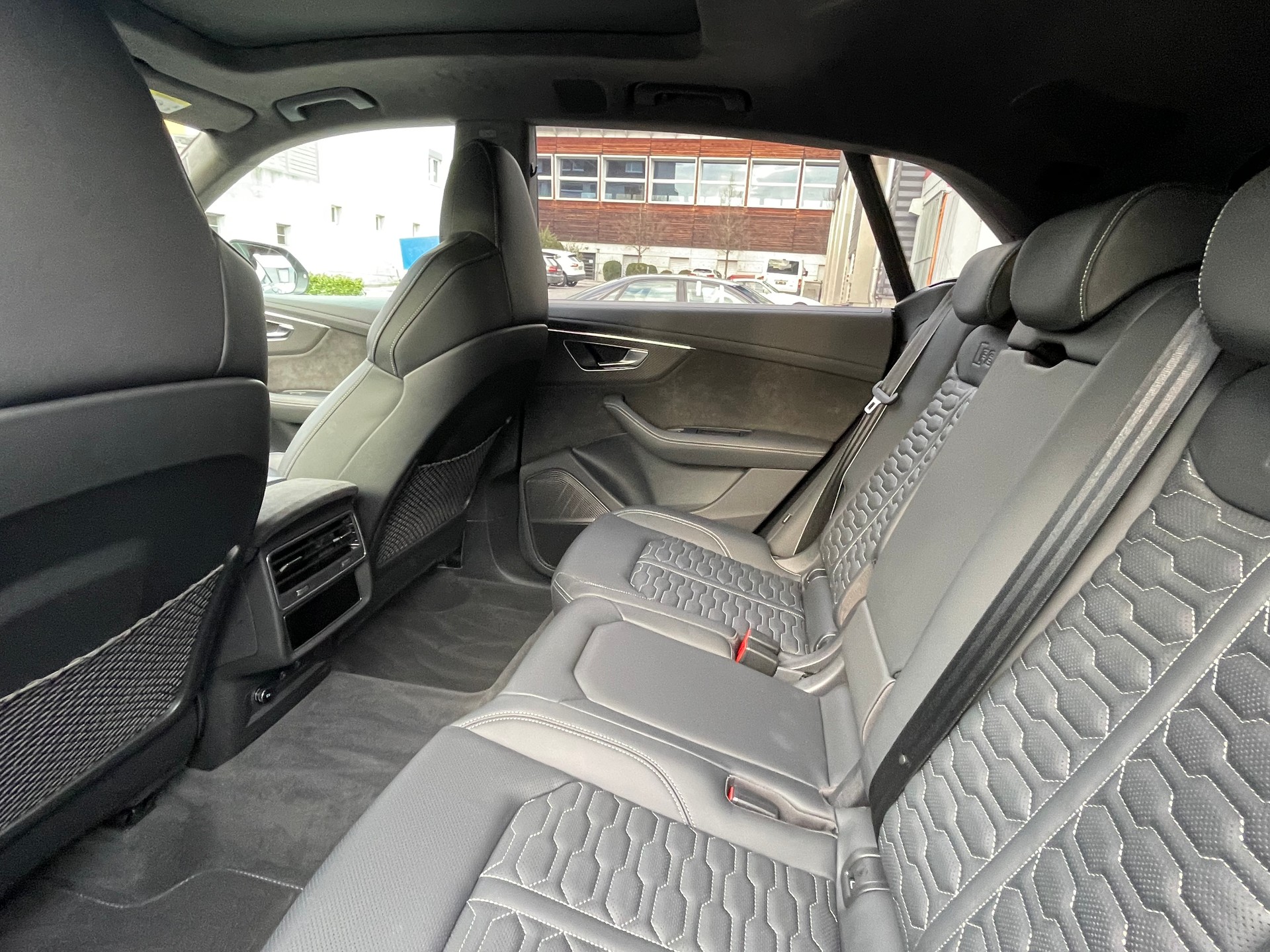 AUDI RSQ8 quattro tiptronic-image-11
