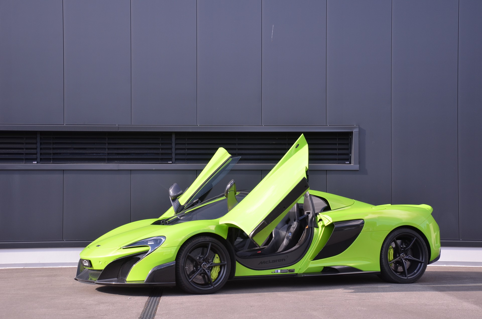 McLAREN 675LT Spider 3.8 V8 SSG-showroom-element-1
