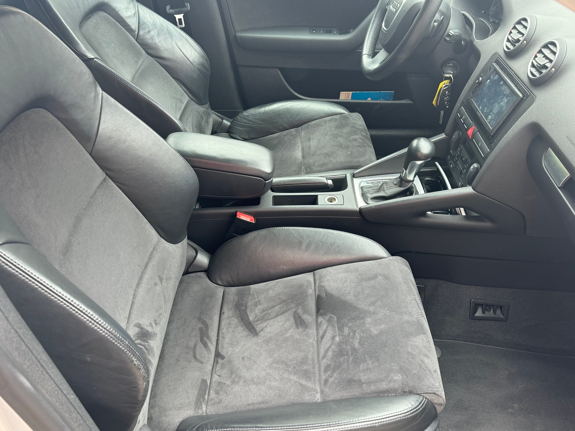 AUDI A3 Sportback 1.8 Turbo FSI Ambition-image-6