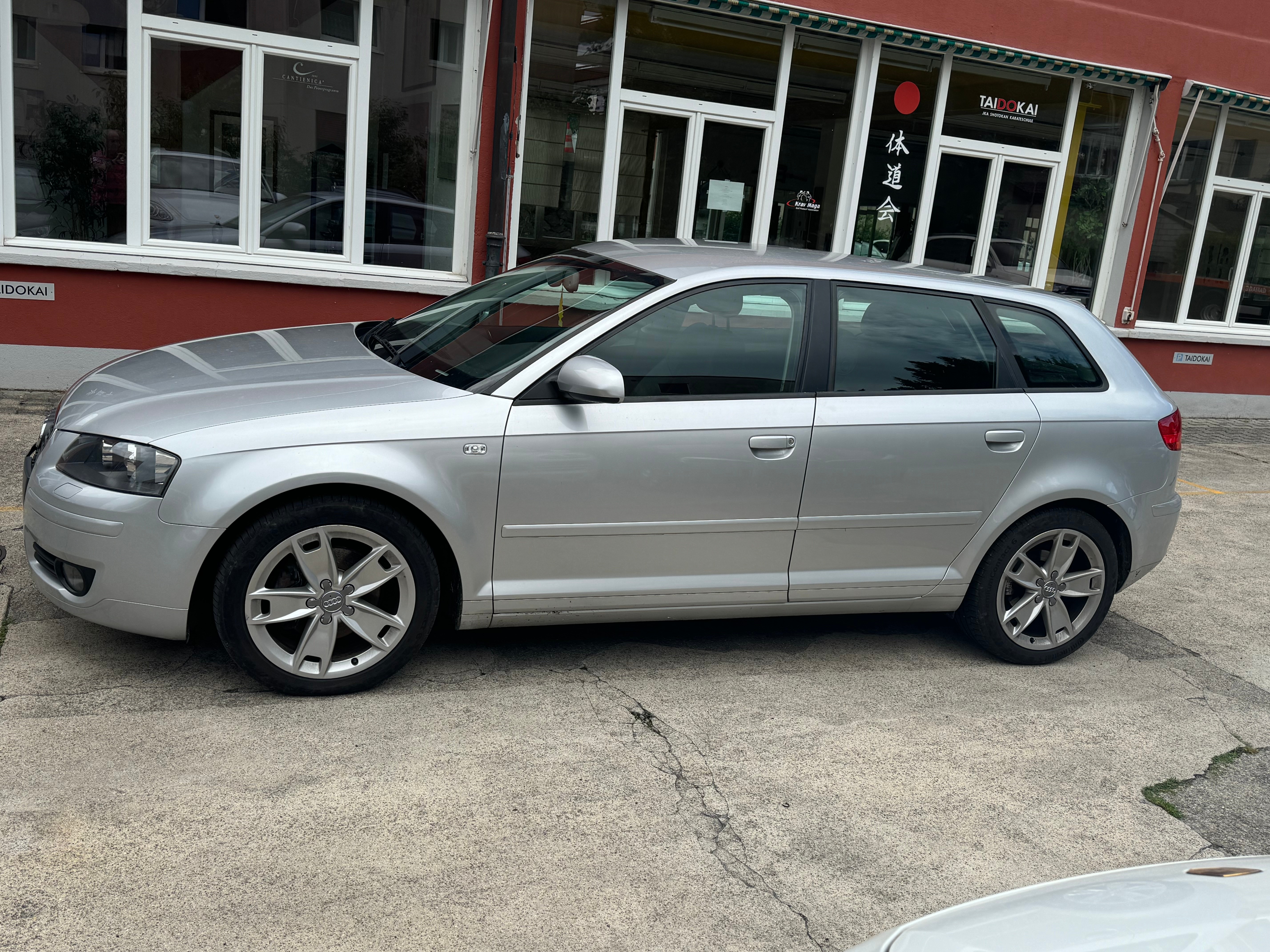 AUDI A3 Sportback 1.8 Turbo FSI Ambition — slika 6