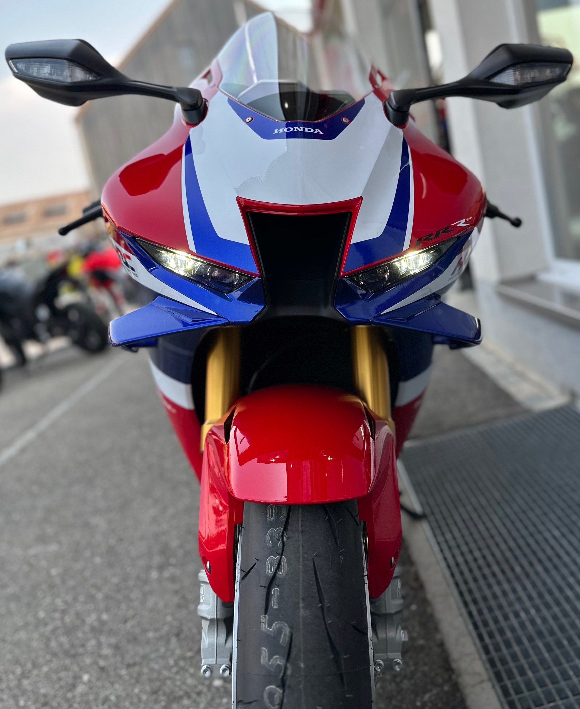 HONDA CBR 1000 RR-R Fireblade SP-showroom-element-1