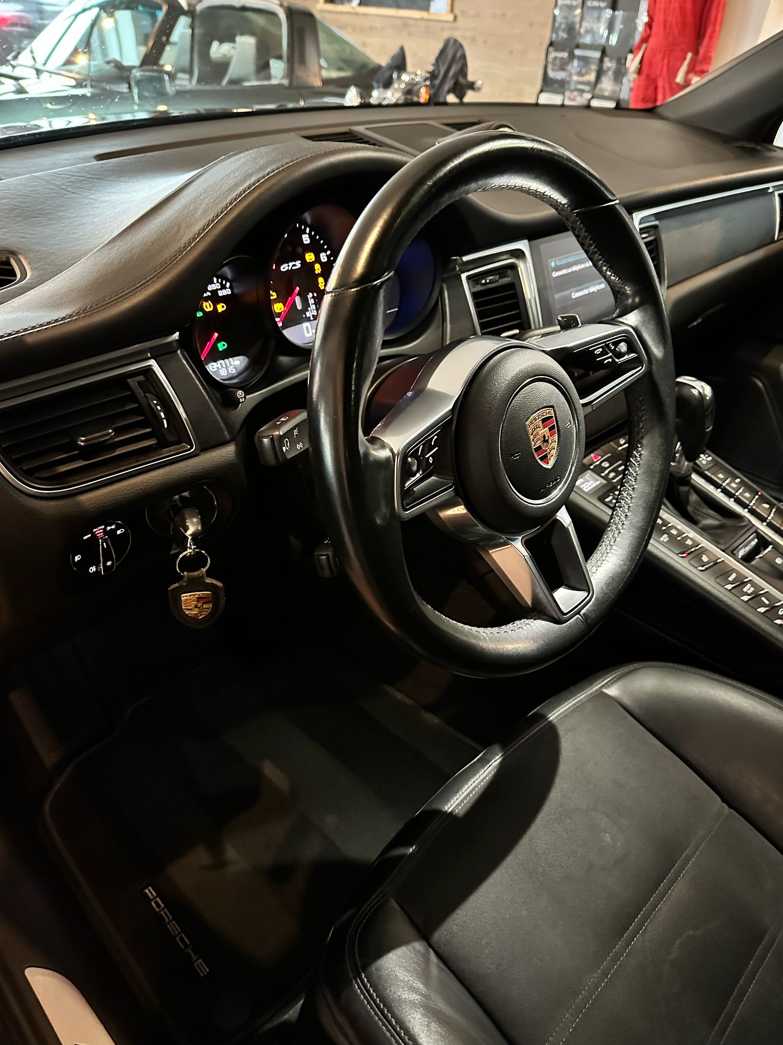 PORSCHE Macan GTS PDK-image-4