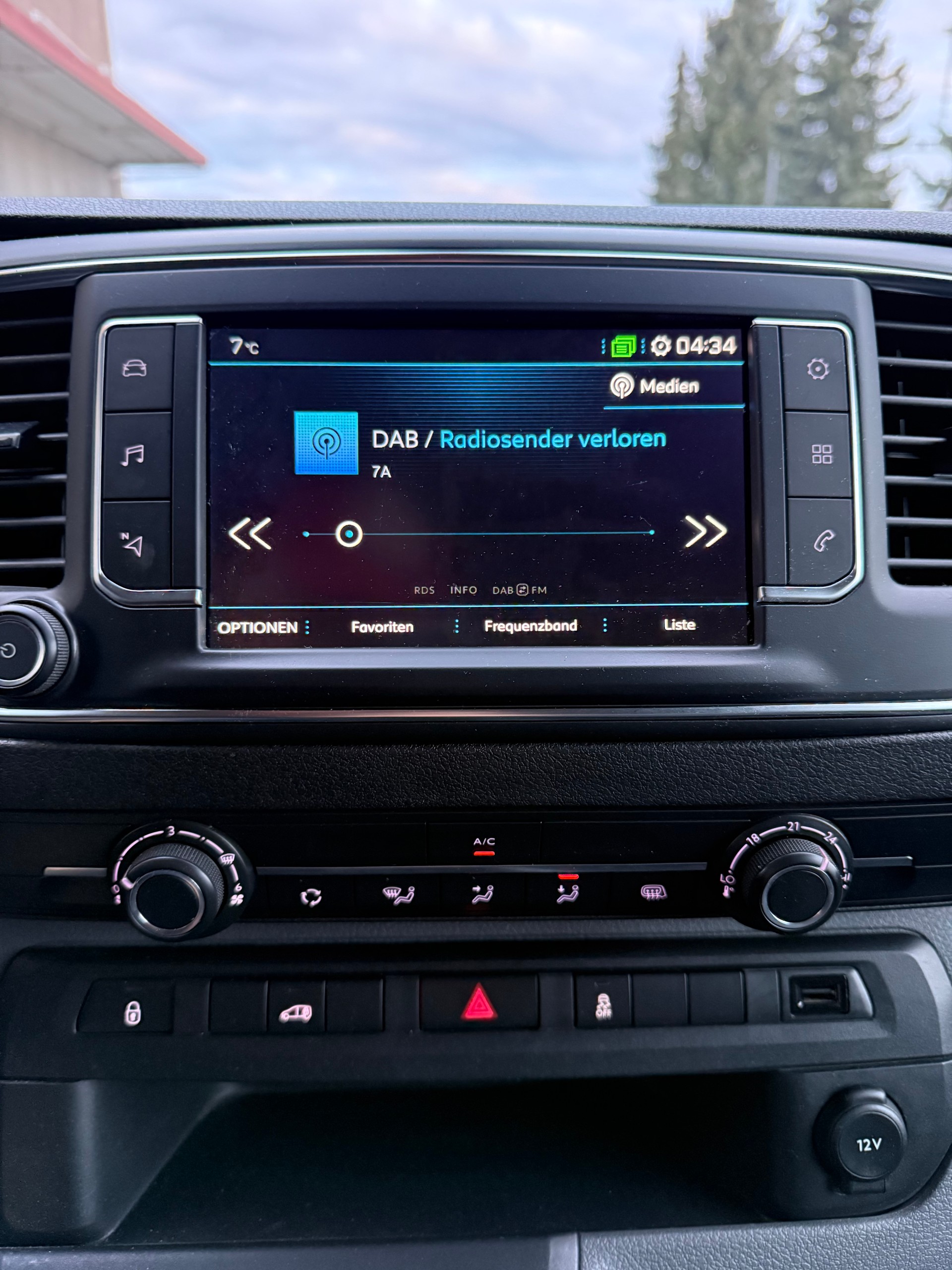 PEUGEOT Expert 2.0 BlueHDi 120 Allure Compact-image-12