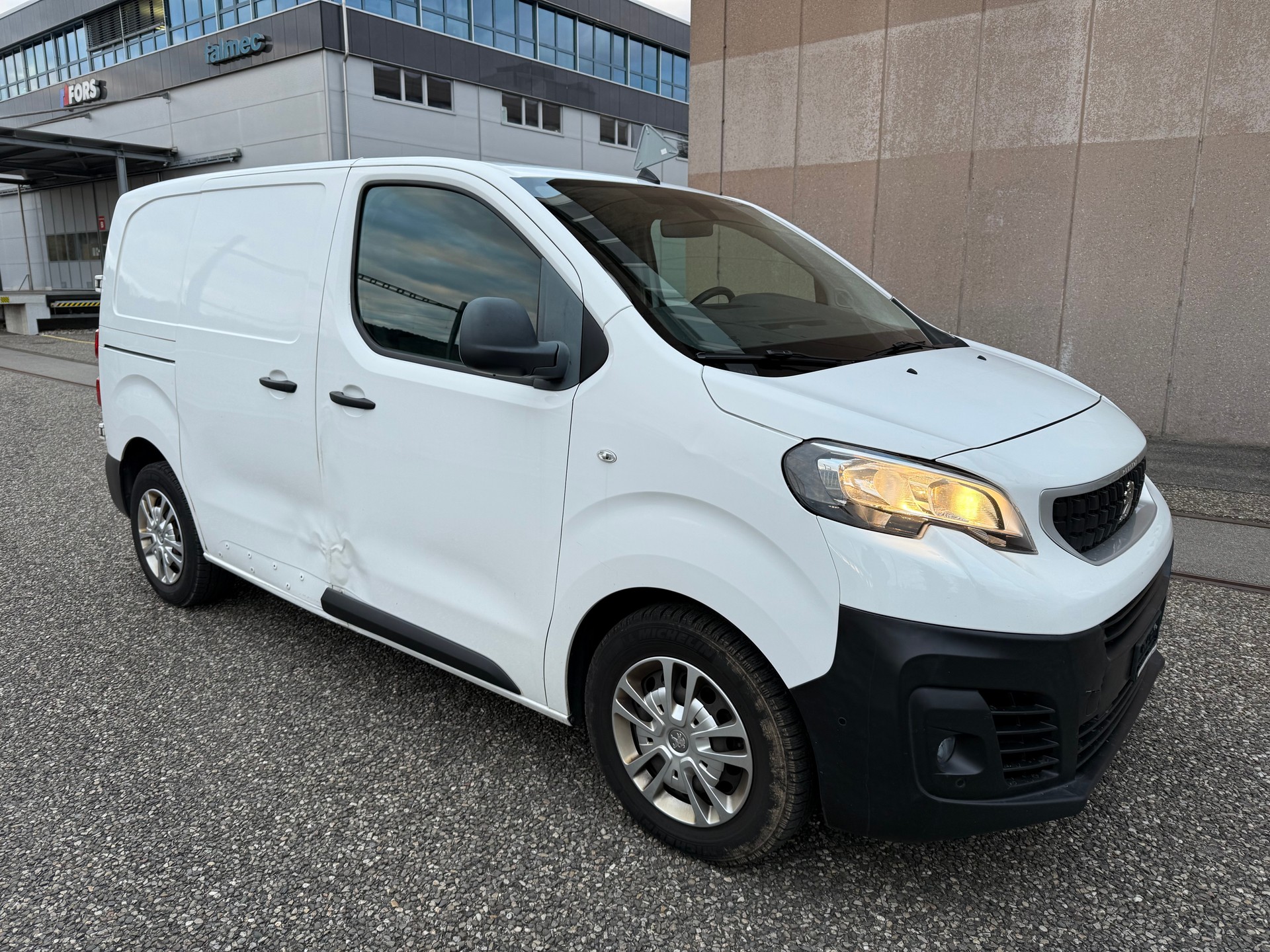 PEUGEOT Expert 2.0 BlueHDi 120 Allure Compact-image-1