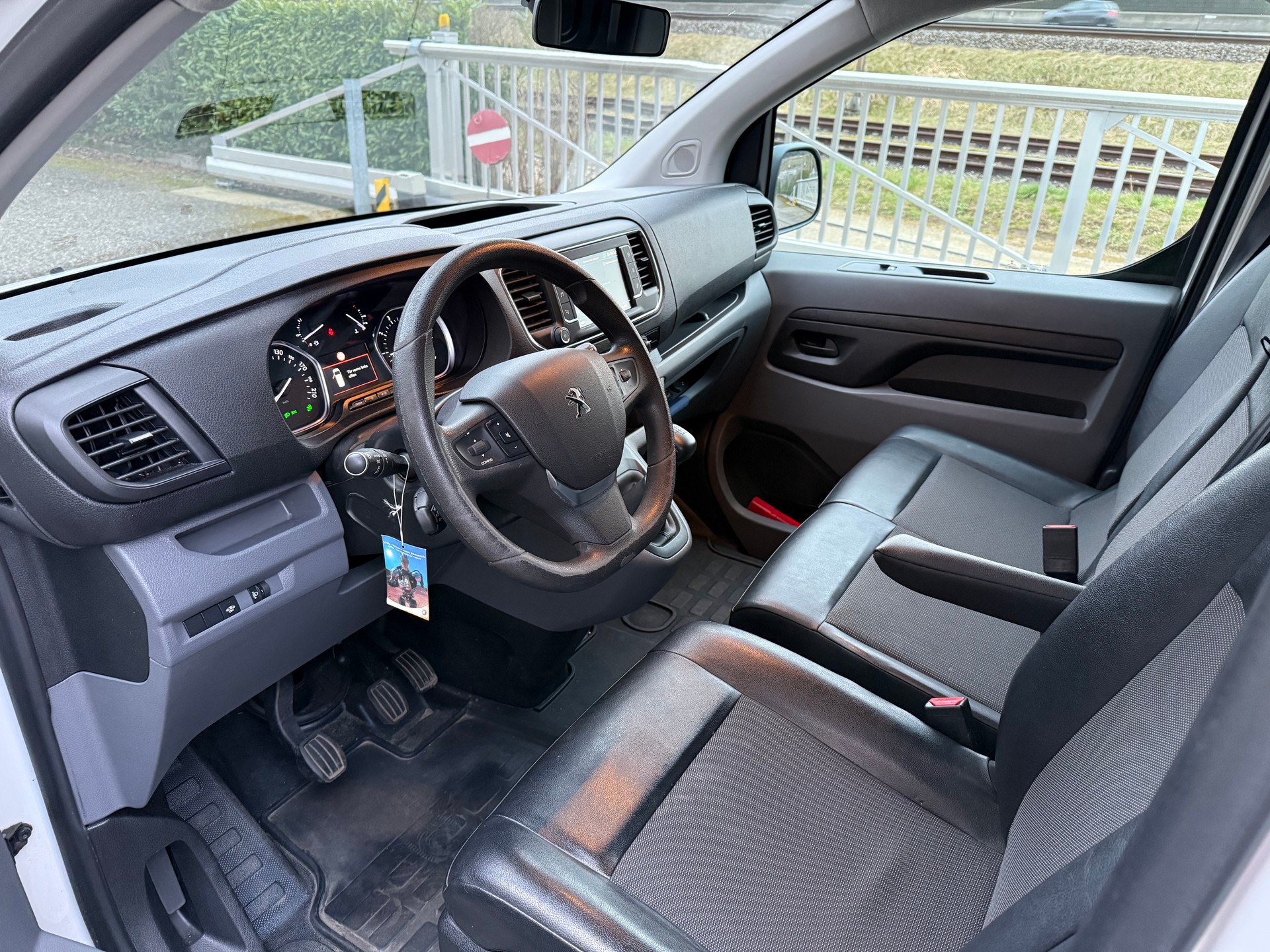 PEUGEOT Expert 2.0 BlueHDi 120 Allure Compact-image-7