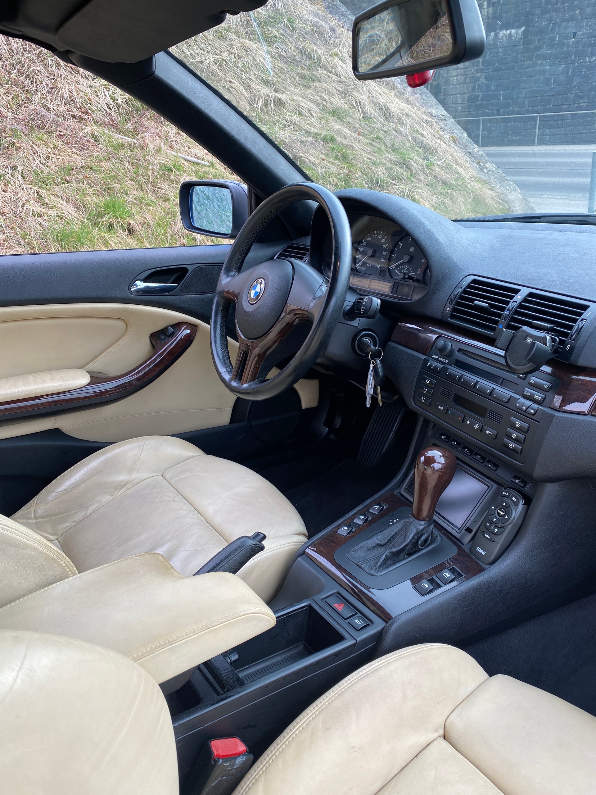 BMW 325Ci Cabriolet-image-7